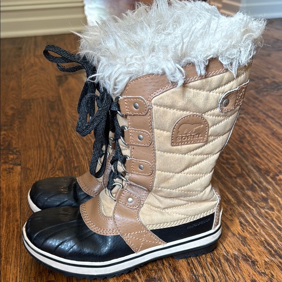 Sorel Black and Tan Lace-Up Winter Boots - Picture 1 of 4
